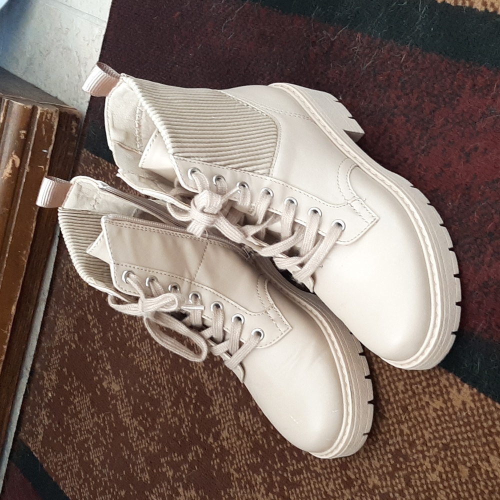 Girls beige boots size 2